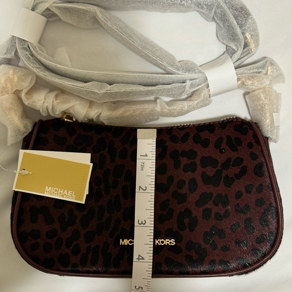🌟MICHAEL MICHAEL KORS🌟 NWT Carmela Sm Pouchette Crossbody Leather Color:Oxblood - Picture 5 of 8